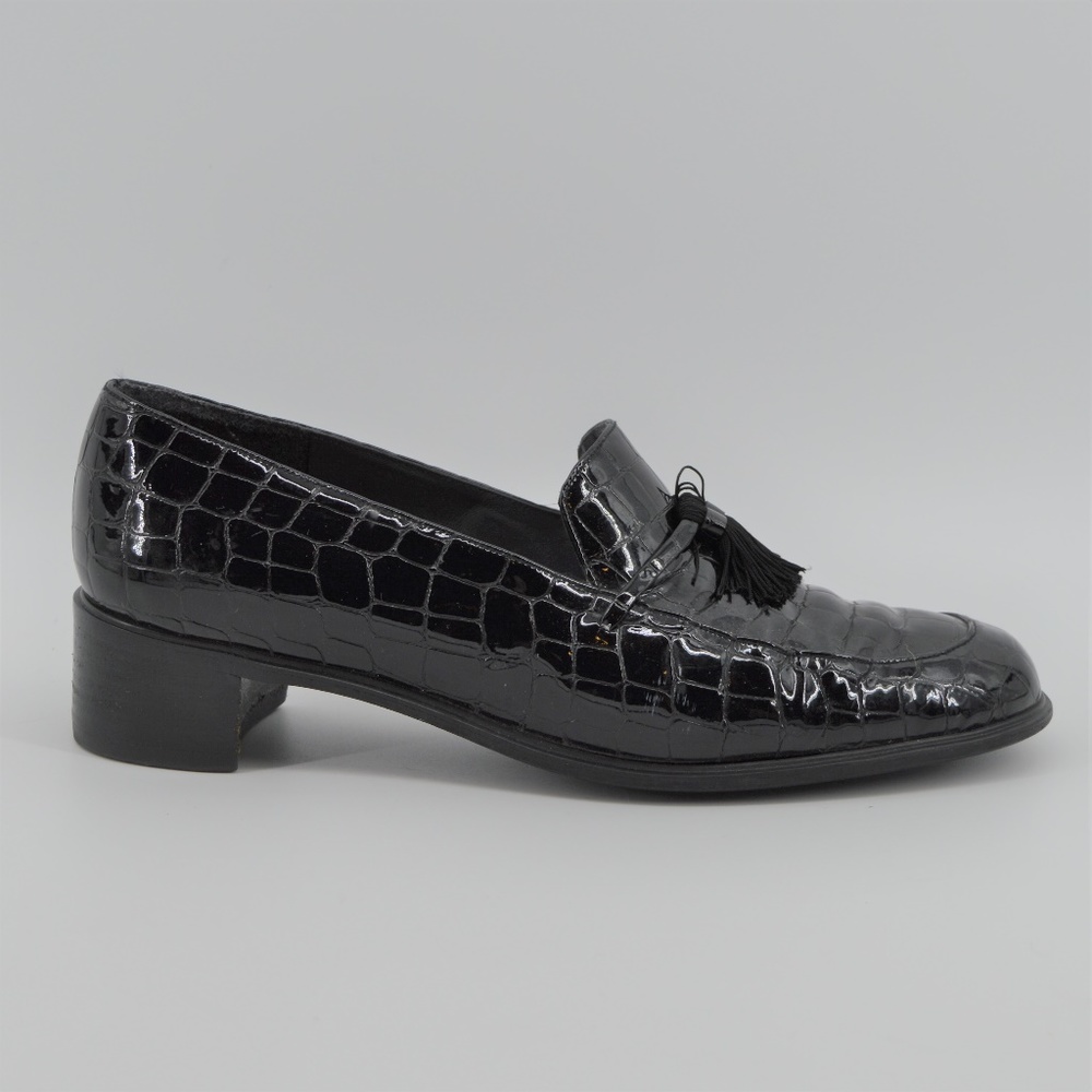 Stuart Weitzman alligator embossed heeled Loafer